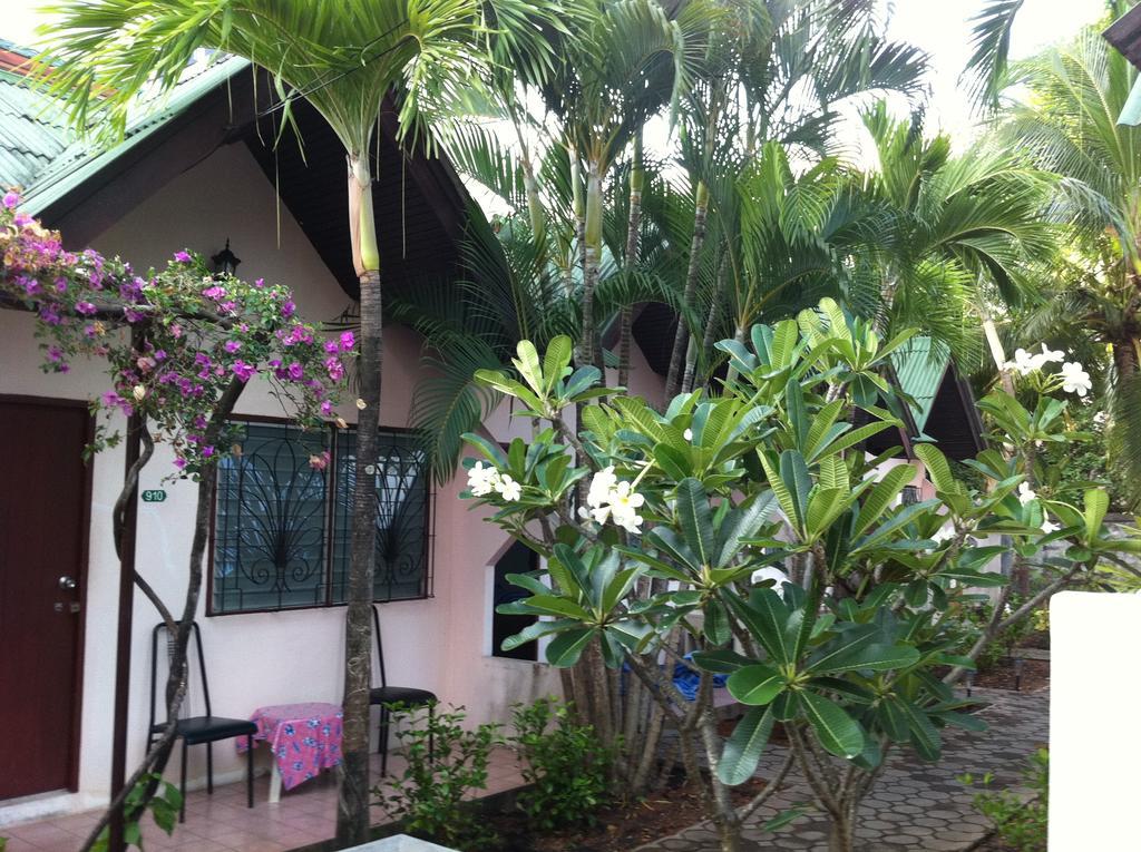 Hacienda Phuket Hotel Patong Bagian luar foto