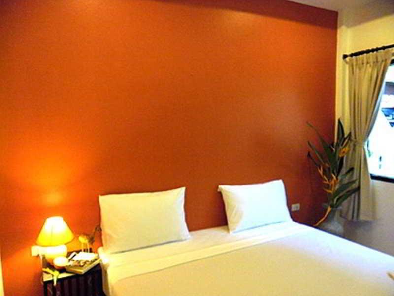 Hacienda Phuket Hotel Patong Bagian luar foto