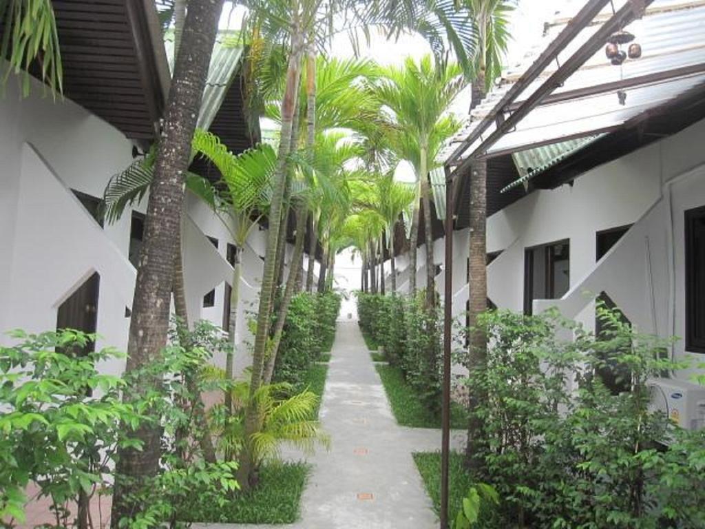 Hacienda Phuket Hotel Patong Bagian luar foto