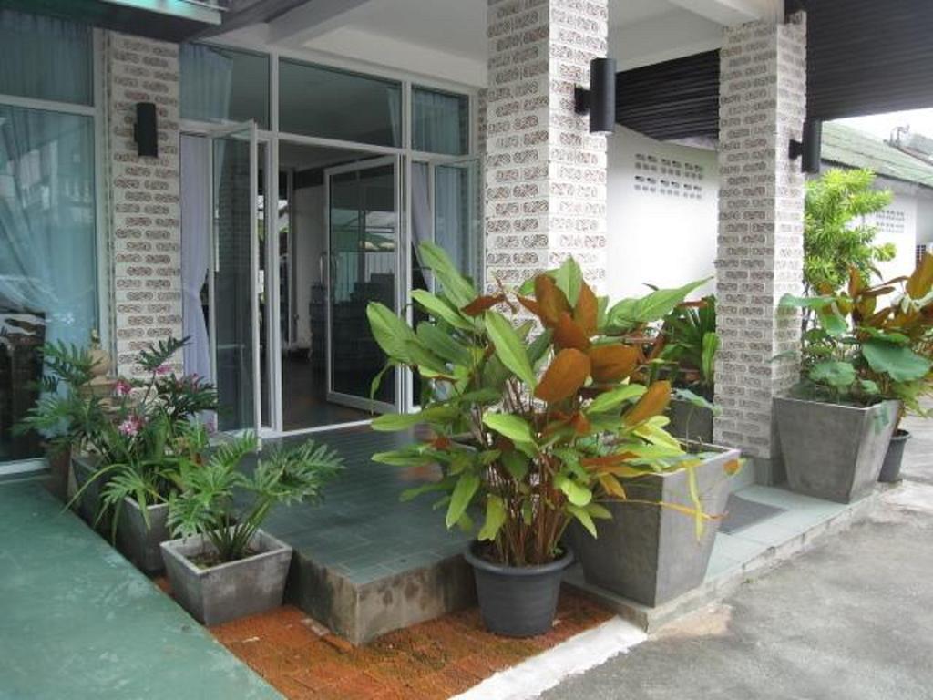 Hacienda Phuket Hotel Patong Bagian luar foto